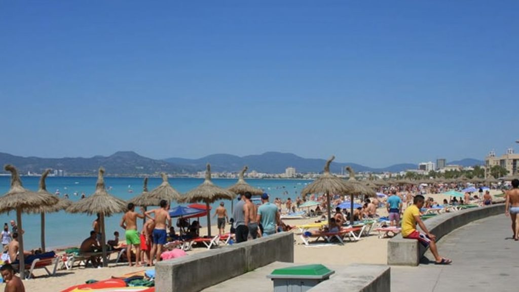 Detalle del agua en Platja des molinar, Palma, Mallorca