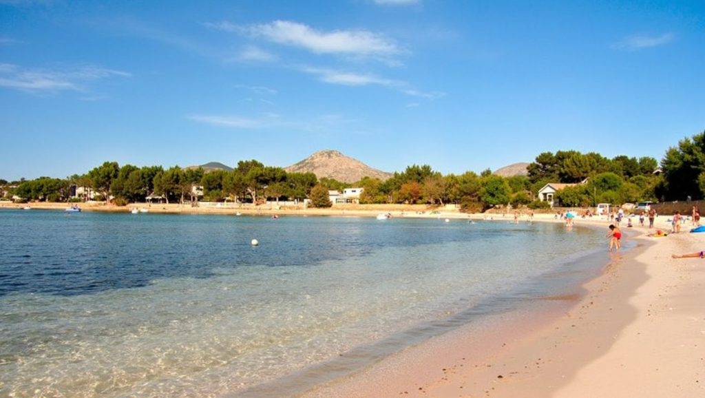 Vista de Platja des Morer Vermell desde la orilla, Alcúdia