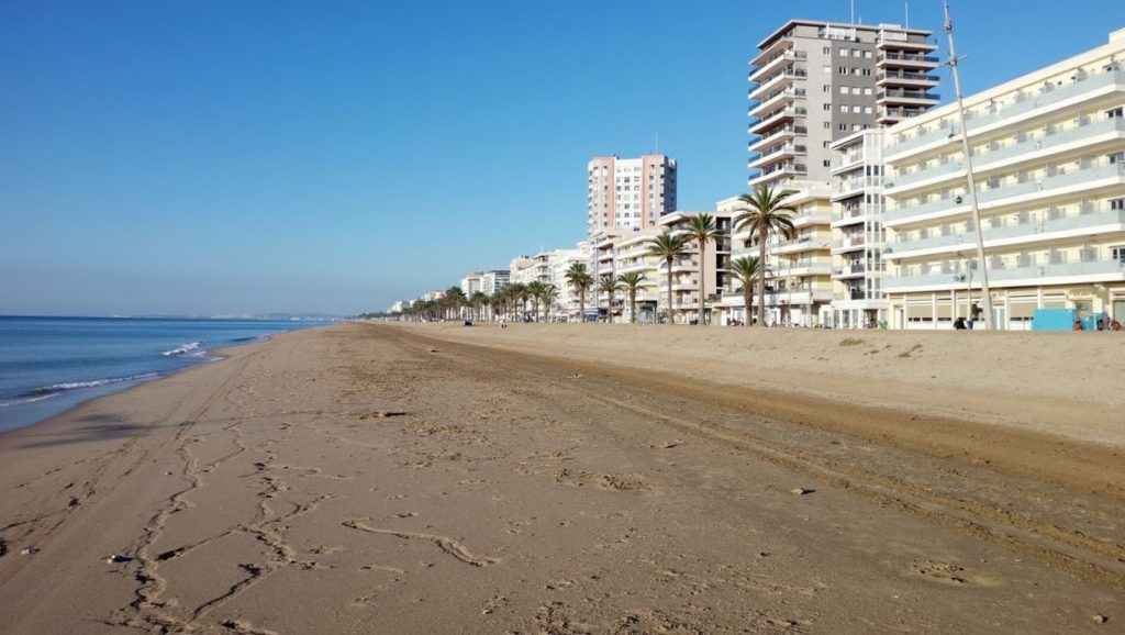Arena fina en Platja Gran de Calella, Calella, Barcelona