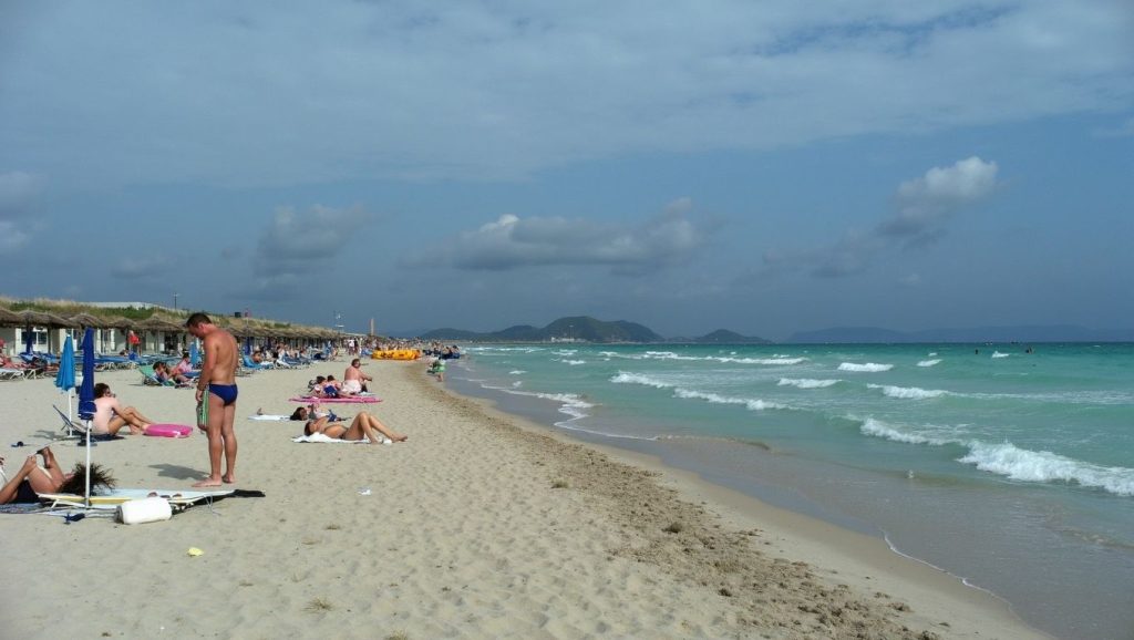 Detalle del agua en Platja Petita (Can Picafort), Santa Margalida, Mallorca