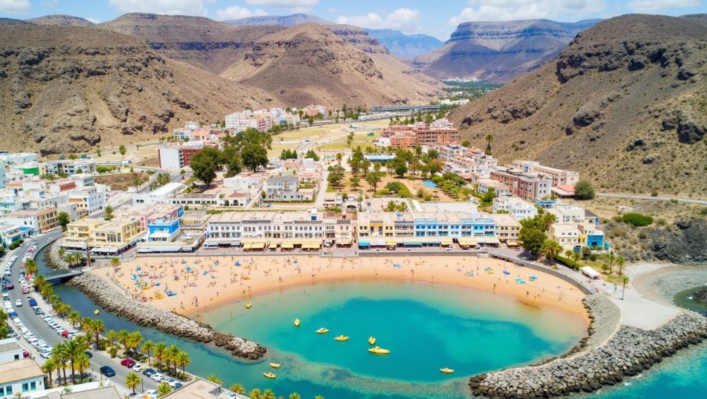Arena volcánica de Playa Ambar, Mogán (Gran Canaria)