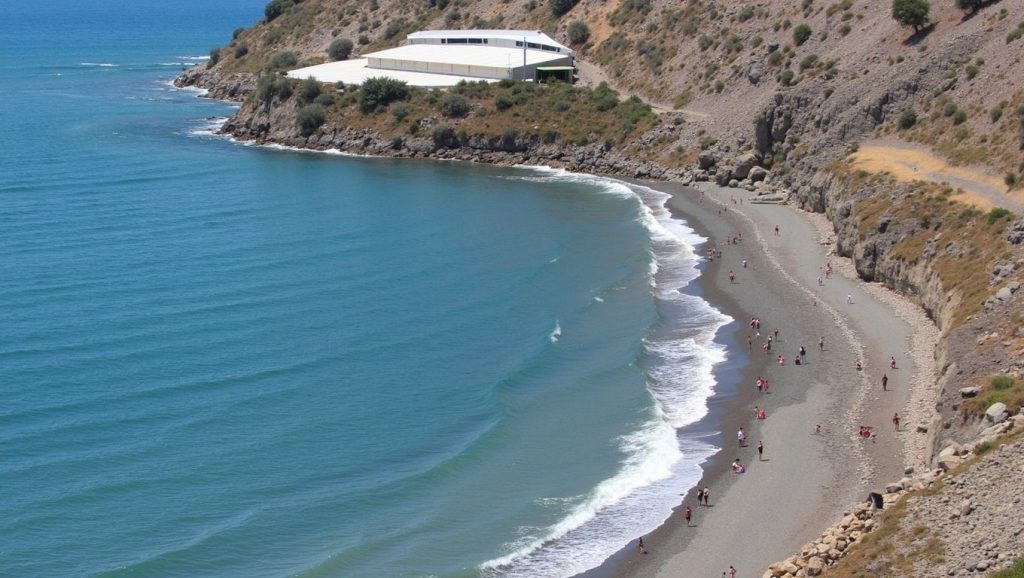 Panorámica de Playa Cala Chilches con arena y mar, Albuñol