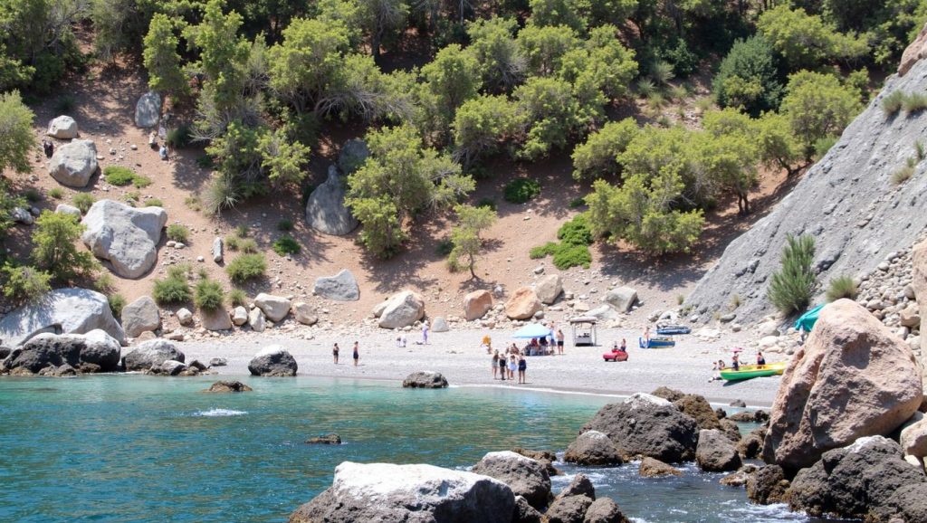 Amplia vista de Playa Calaíza, Almuñécar, Granada