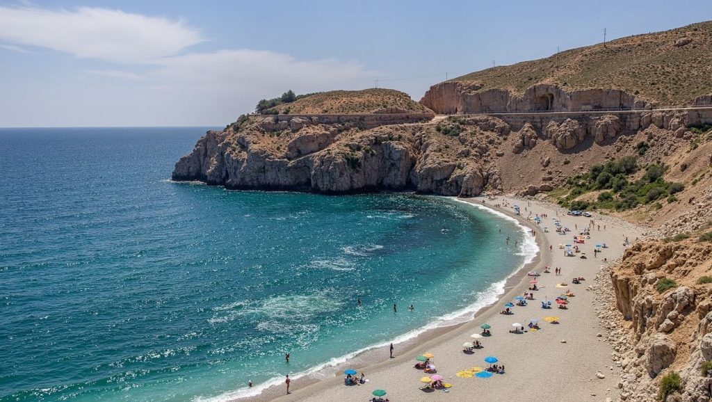 Agua y arena en Playa Calabajío, Almuñécar