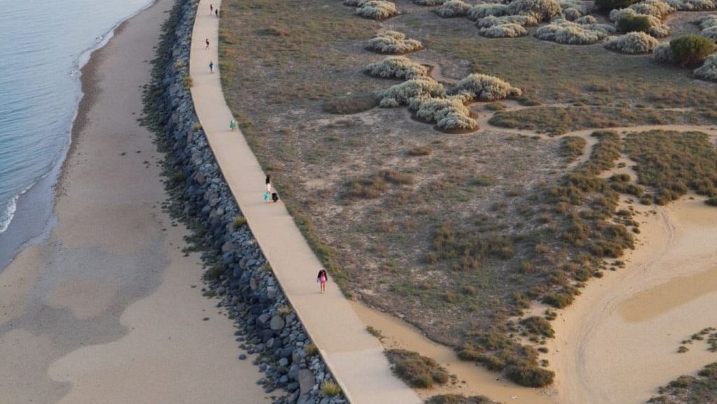 Vista amplia de Playa Camino Santana en Isla Cristina, Huelva