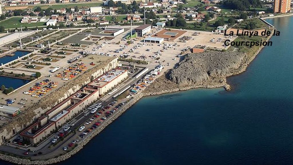 Panorámica de Playa Campamento con arena y mar, San Roque