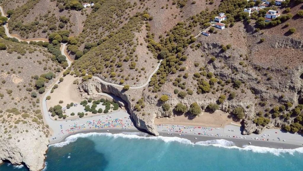 Vista de Playa Cantarriján en Almuñécar, Granada