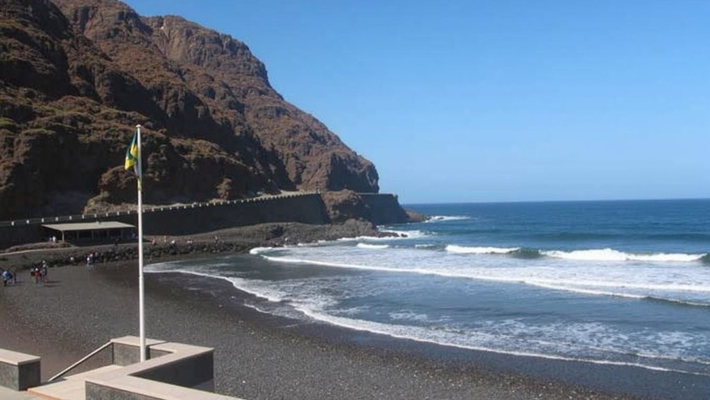 Entorno natural de Playa Cardones en Tenerife