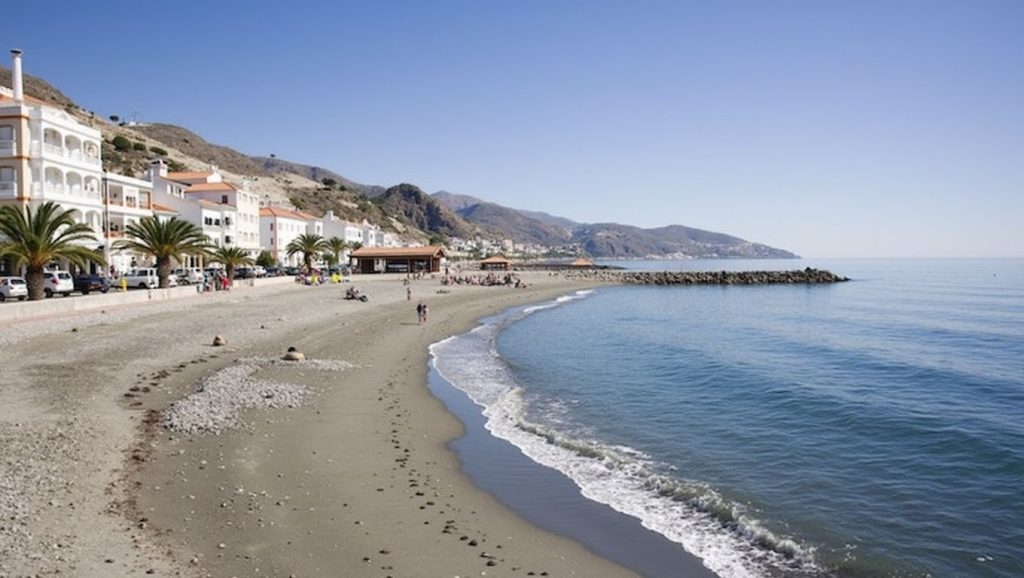 Vista general de Playa Castillo de Baños, Polopos