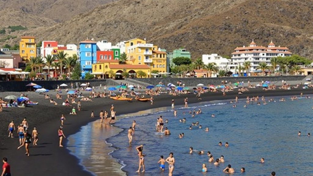 Olas y surf en Playa Charcón, Puerto de la Cruz (Tenerife)