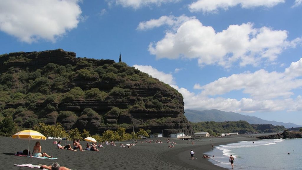 Entorno natural de Playa Charcón en Tenerife