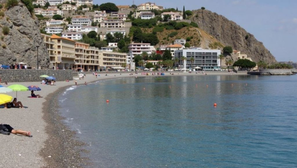 Vista de Playa Cotobro desde la orilla, Almuñécar