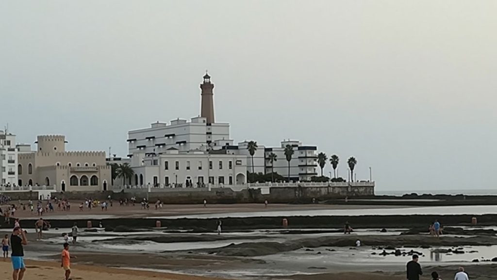 Vista amplia de Playa Cruz del Mar en Chipiona, Cádiz