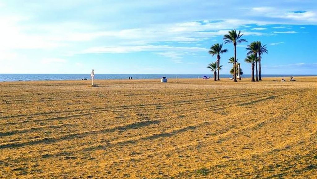 Línea de costa en Playa de Aguadulce, Roquetas de Mar