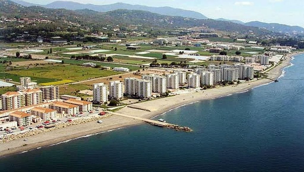 Playa de Algarrobo-Costa (Algarrobo) — playa en la costa de Málaga