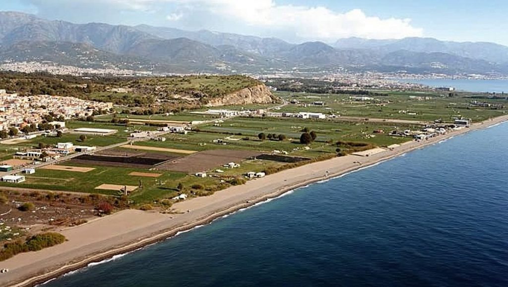 Acceso a Playa de Almayate Bajo desde el aparcamiento, Vélez-Málaga
