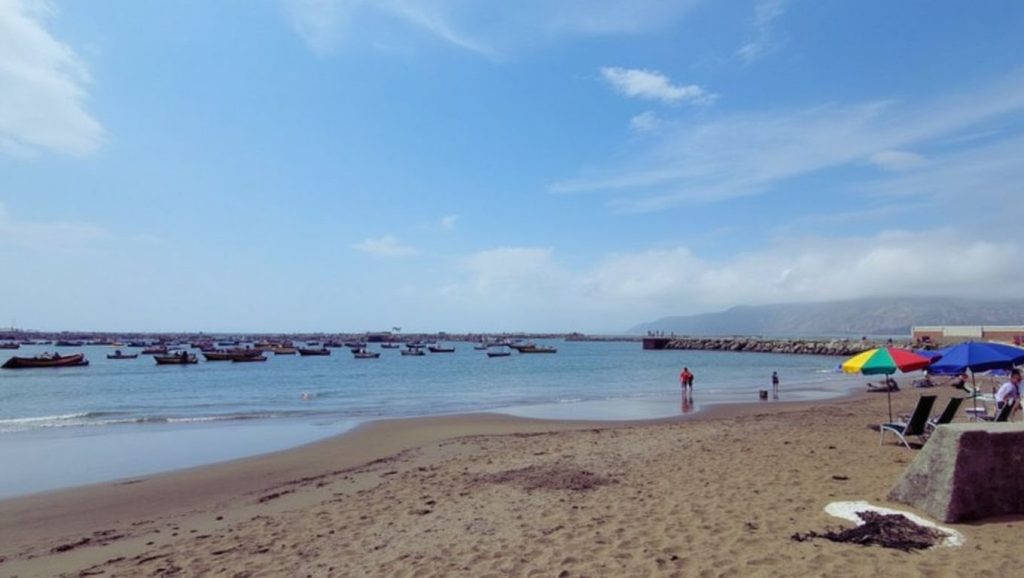 Detalle del agua en Playa de Ancon Sierra, Marbella, Málaga
