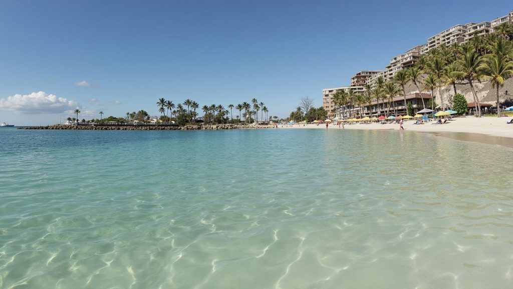 Aguas cristalinas de Playa de Anfi del Mar en San Bartolomé de Tirajana (Maspalomas) (Gran Canaria)