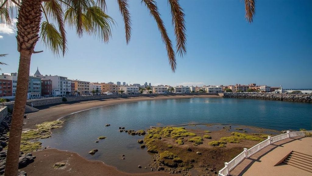Entorno natural de Playa de Arguineguín en Gran Canaria