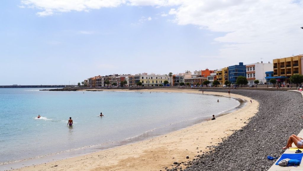 Arena volcánica de Playa de Arinaga, Agüimes (Gran Canaria)
