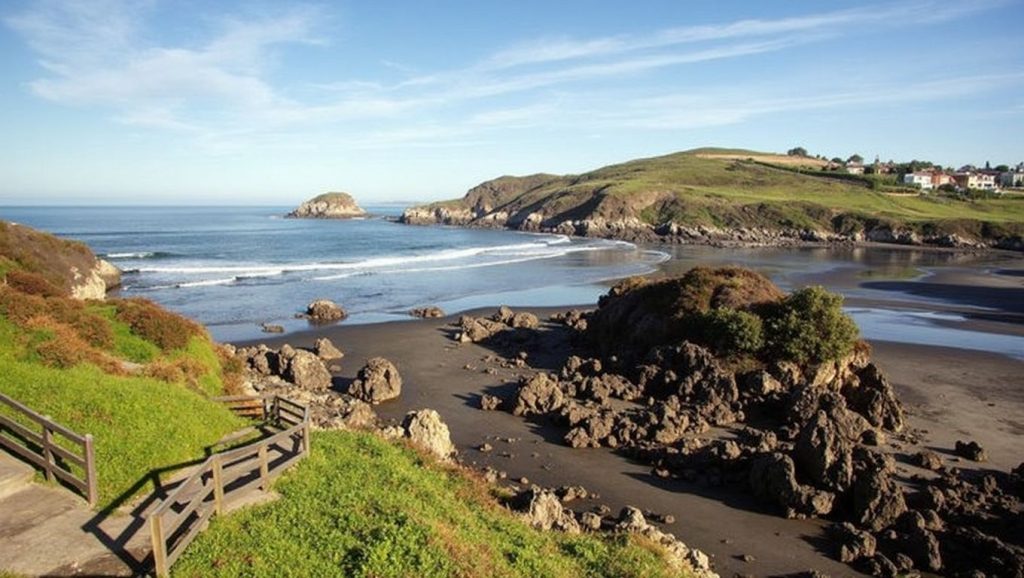 Entorno natural de Playa de Arnao en Asturias