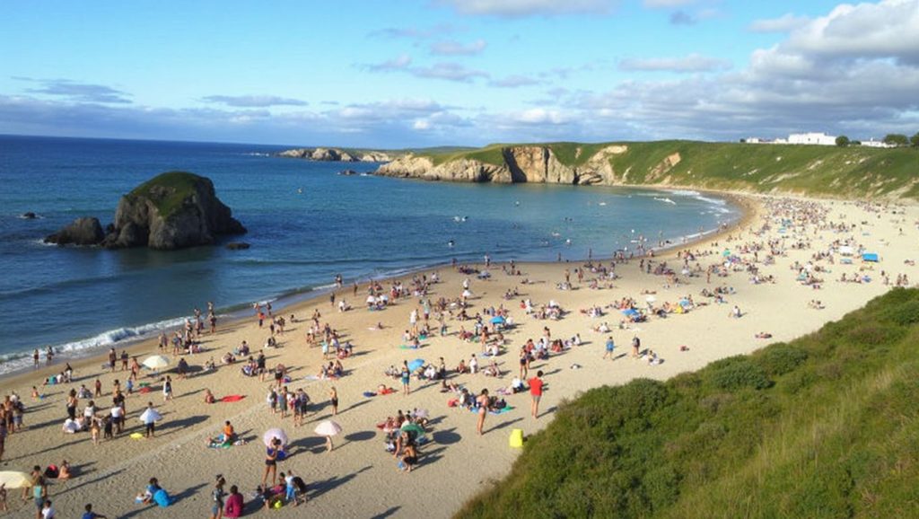 Entorno natural de Playa de Arnao en Lugo