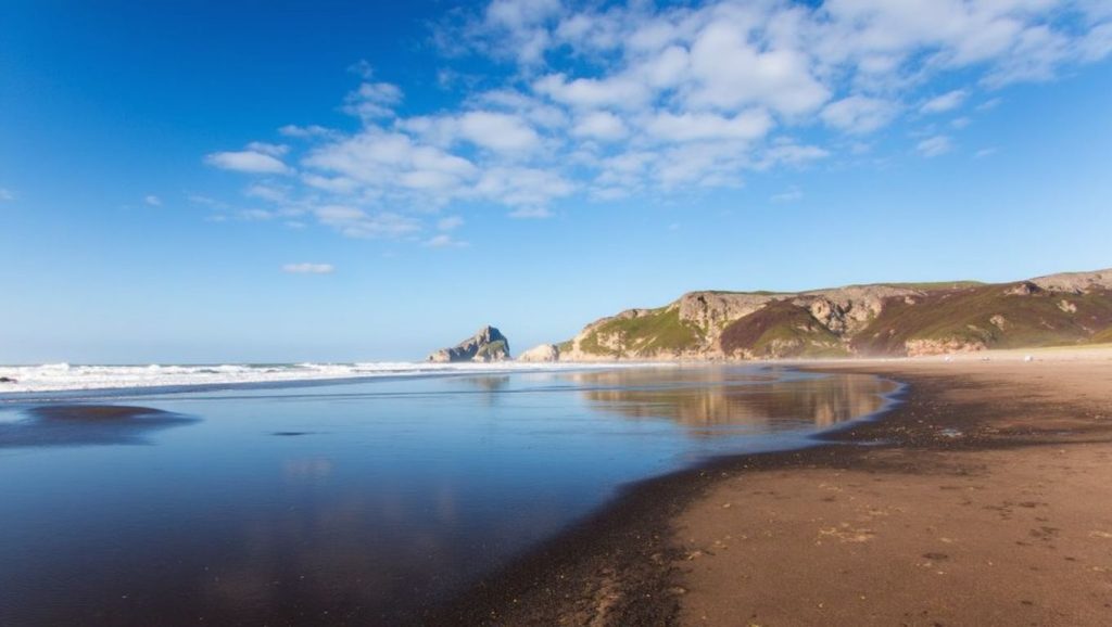 Olas y surf en Playa de Bayas - Zona para perros, Asturias (Asturias)