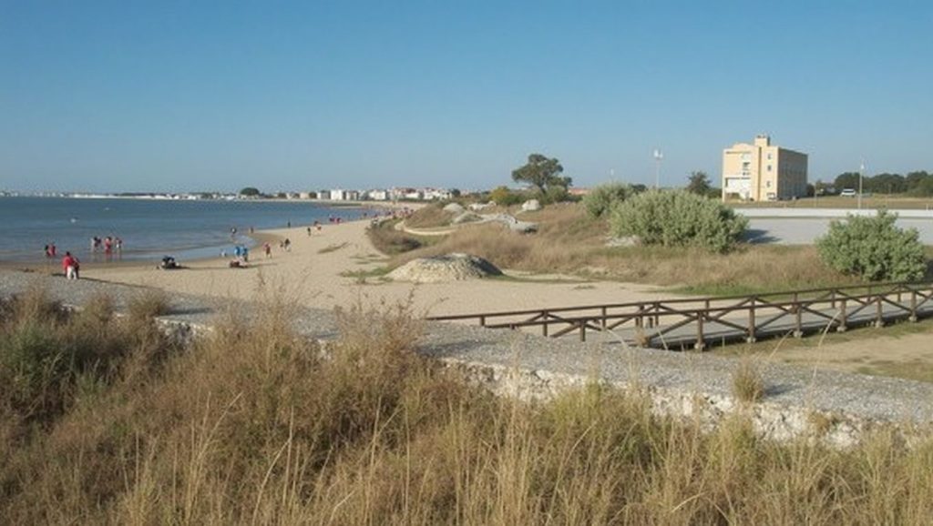 Línea de costa en Playa de Bonanza, Sanlúcar de Barrameda