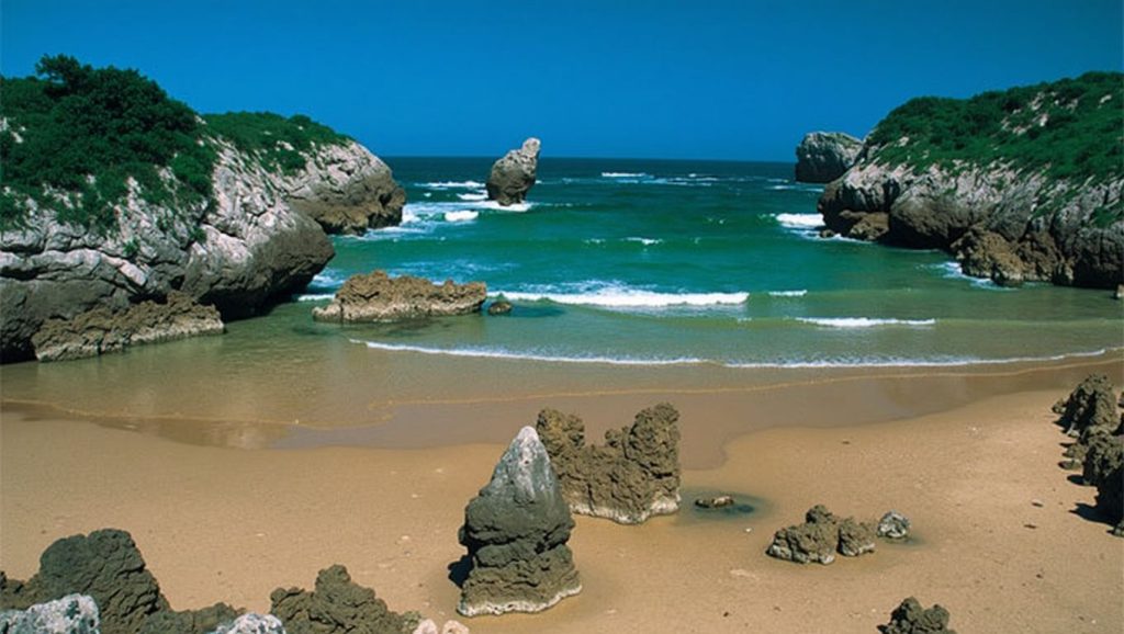 Entorno natural de Playa de Buelna en Asturias