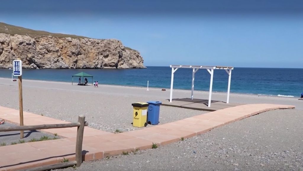 Panorámica de Playa de Calahonda con cielo despejado, Motril