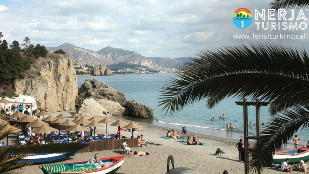 Detalle del agua en Playa de Calahonda de Nerja, Nerja, Málaga