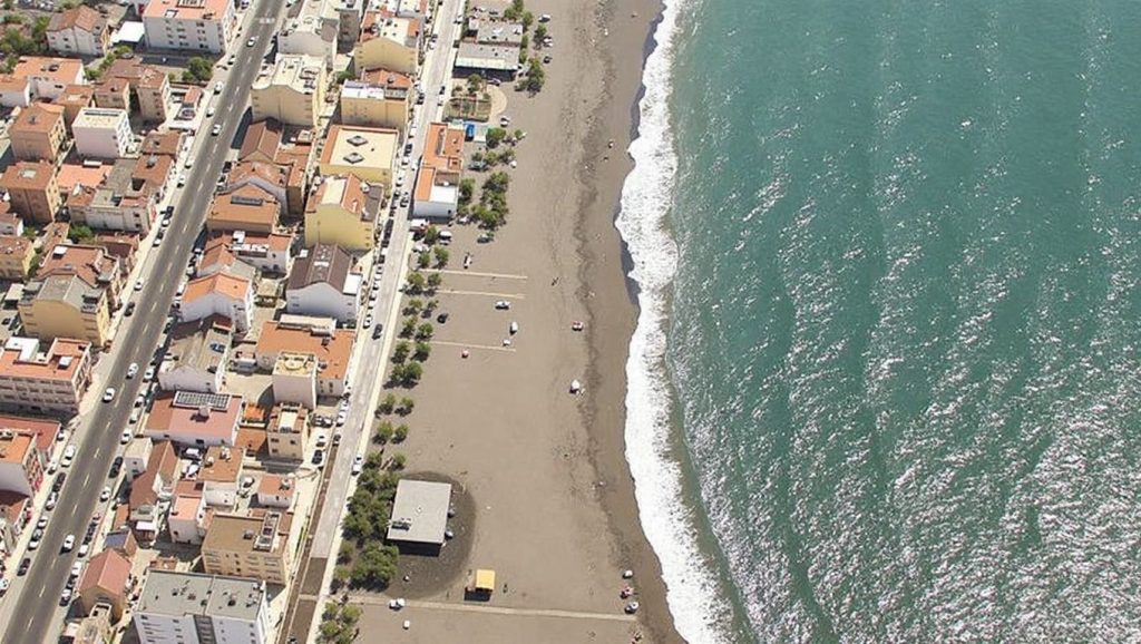 Playa de Caleta de Vélez — foto 3 de 6