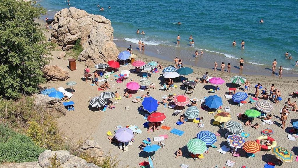 Línea de costa en Playa de Carabeillo, Nerja