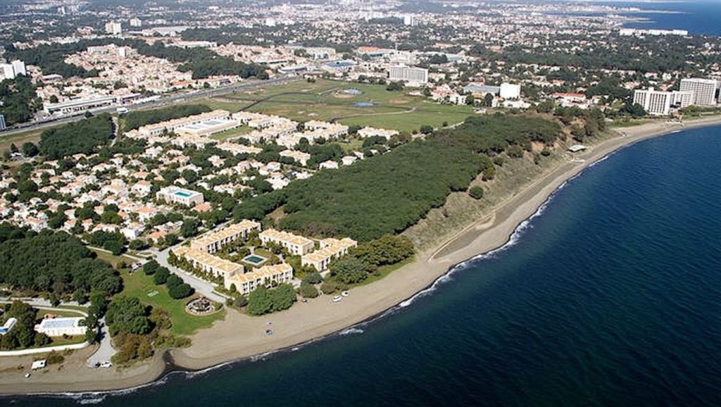 Vista de Playa de Casasola en Estepona, Málaga