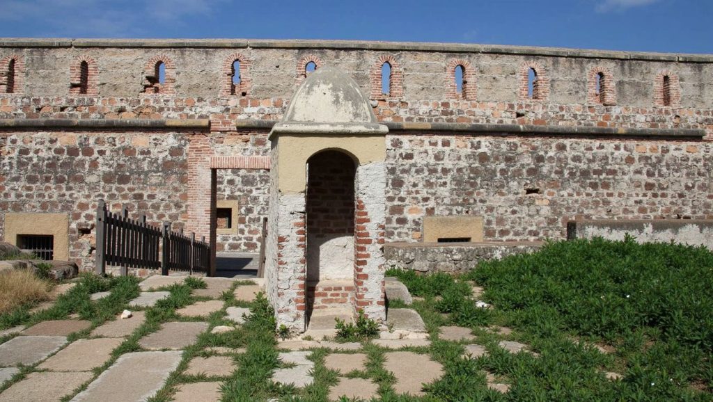 Playa de Castillo de la Duquesa (Manilva) — playa en la costa de Málaga