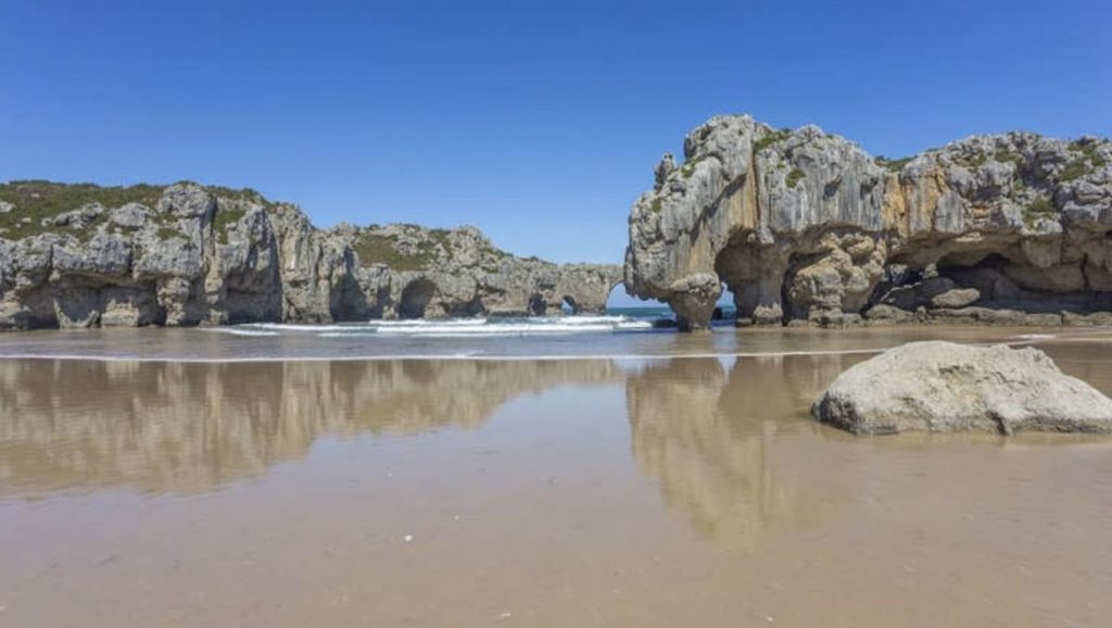 Arena de Playa de Cuevas Coloradas, Asturias (Asturias)
