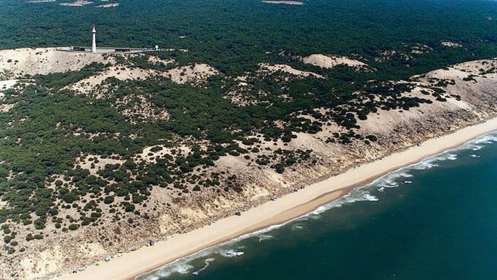 Amplio horizonte marino en Playa de Doñana, Almonte