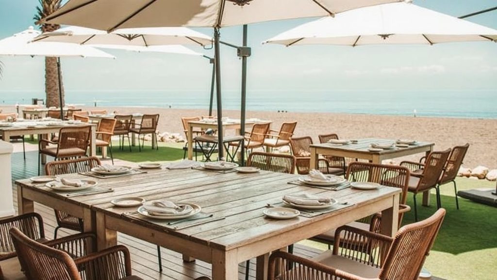 Amplio horizonte marino en Playa de El Candado, Málaga