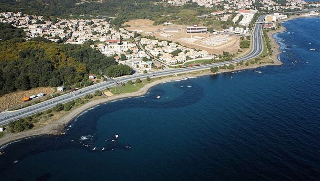 Panorámica de Playa de El Chaparral con arena y mar, Mijas