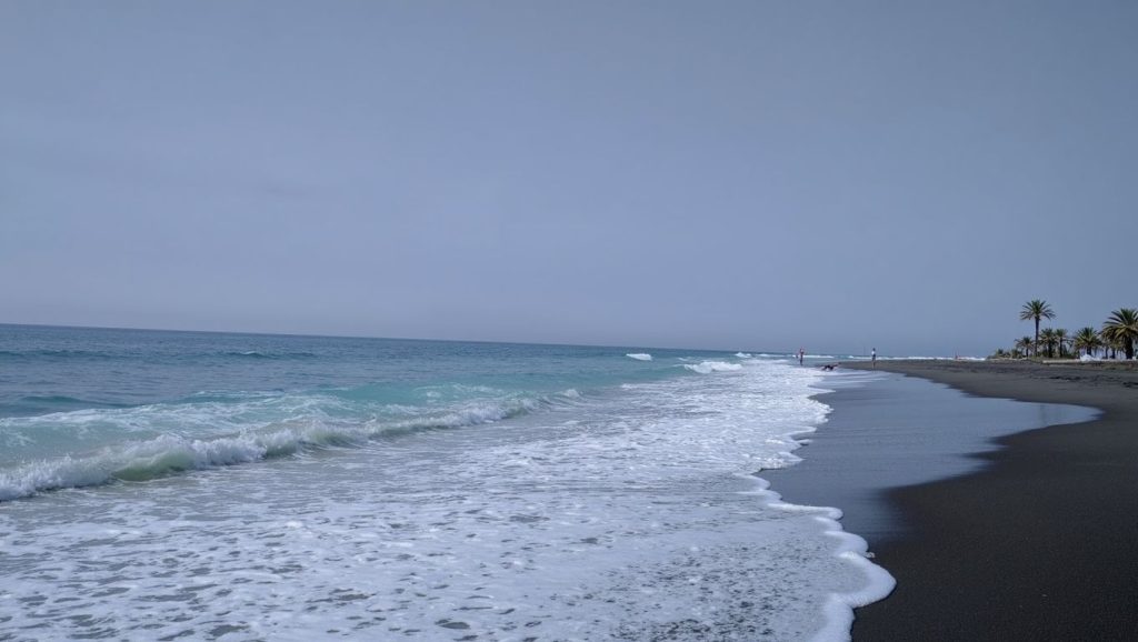 Vista de Playa de El Morche de Vélez-Málaga desde la orilla, Vélez-Málaga