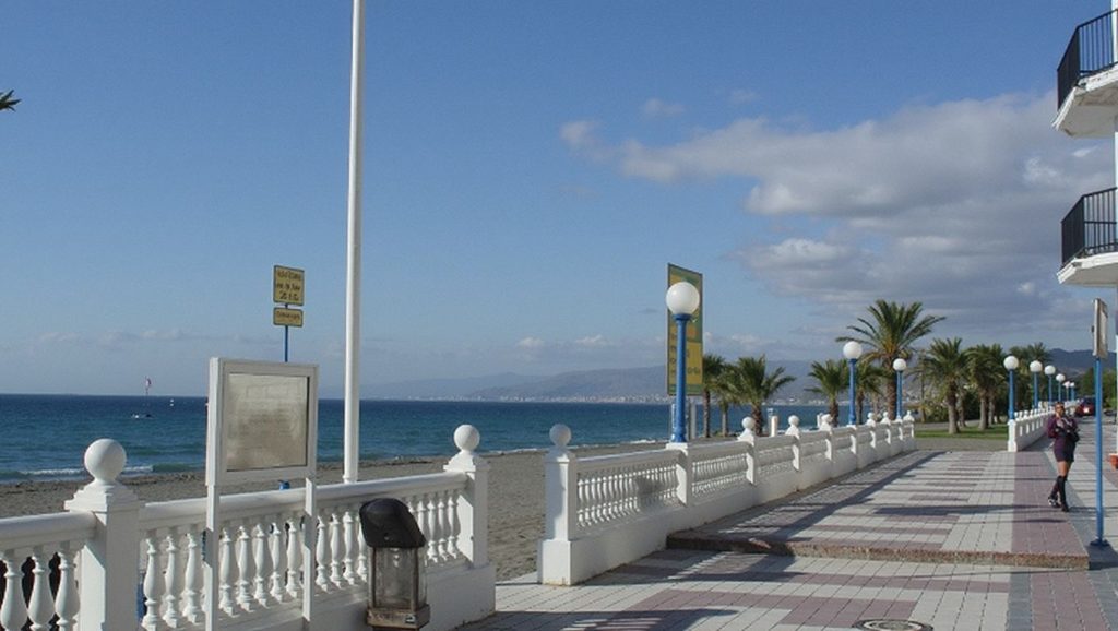 Amplio horizonte marino en Playa de El Morche de Vélez-Málaga, Vélez-Málaga