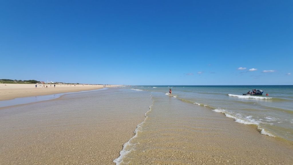 Panorámica de Playa de El Portil con cielo despejado, Punta Umbría