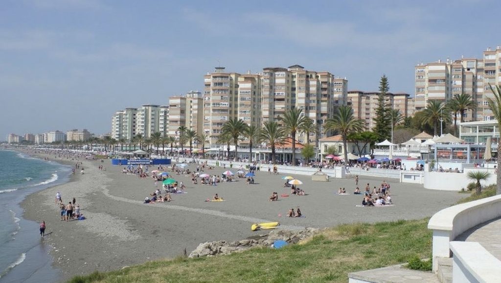 Detalle del agua en Playa de Ferrara, Torrox, Málaga