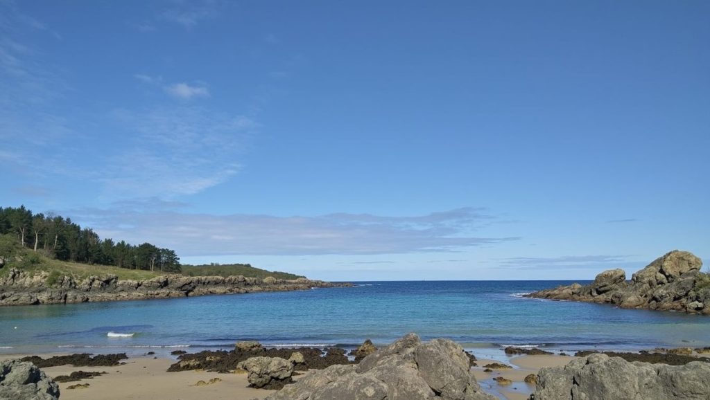 Entorno natural de Playa de Figueras en Asturias