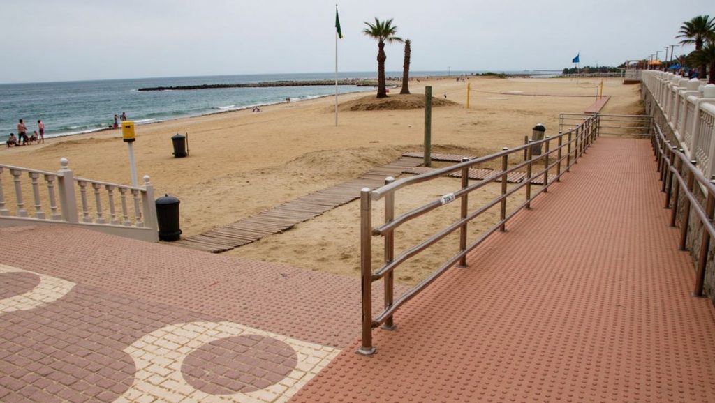 Arena y orilla en Playa de Garrucha, Garrucha, Almería