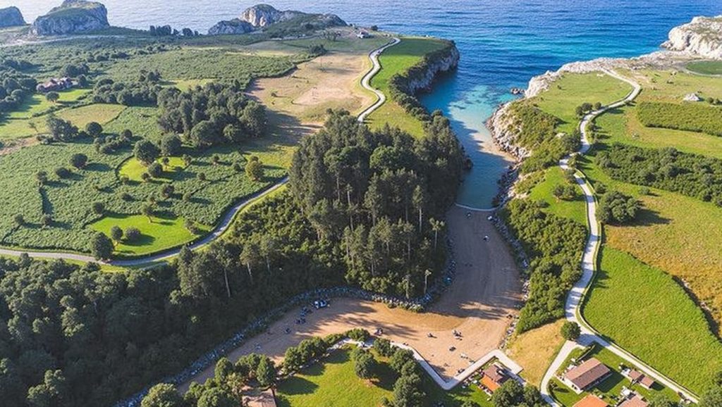 Playa de Guadamía en Ribadesella/Ribeseya (Asturias)