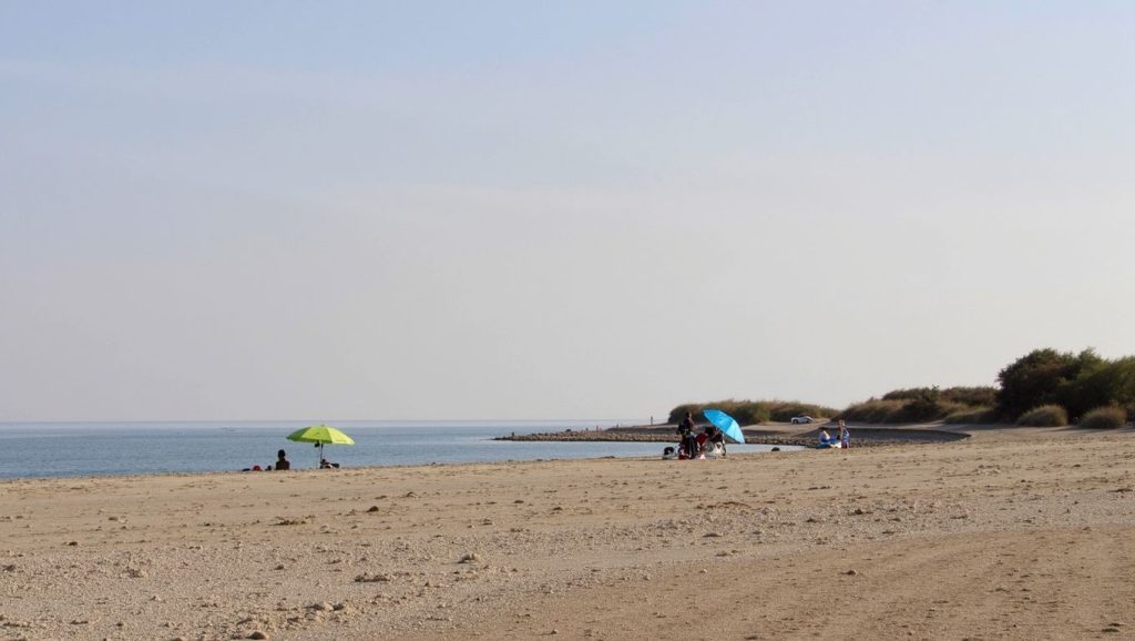 Vista amplia de Playa de Guardias Viejas en El Ejido, Almería