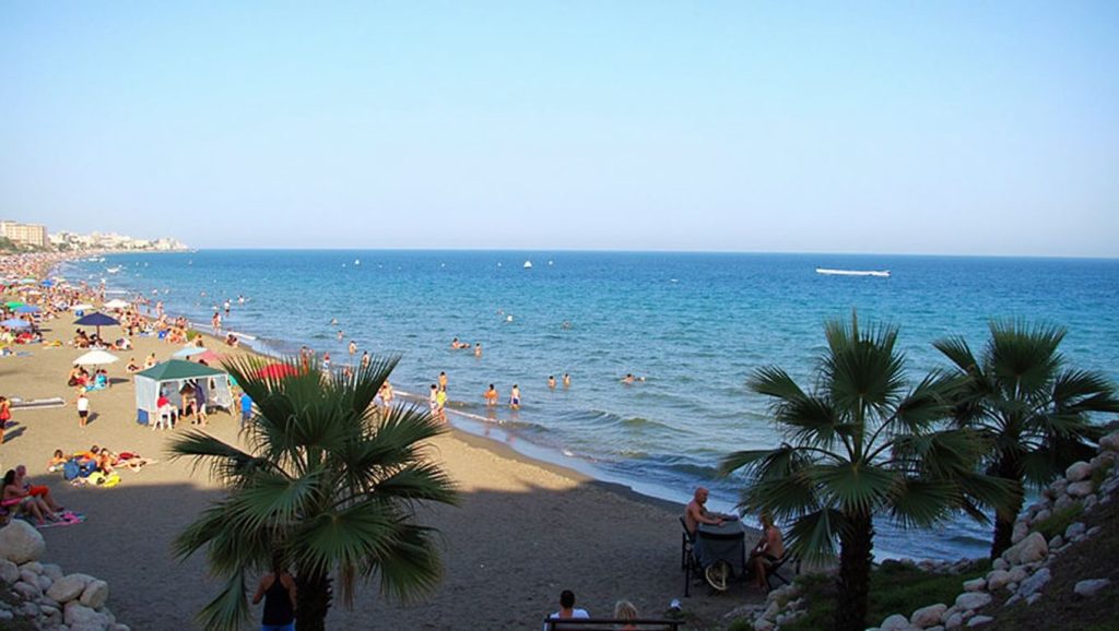 Panorámica completa de Playa de La Cala de Rincón, playa de Rincón de la Victoria