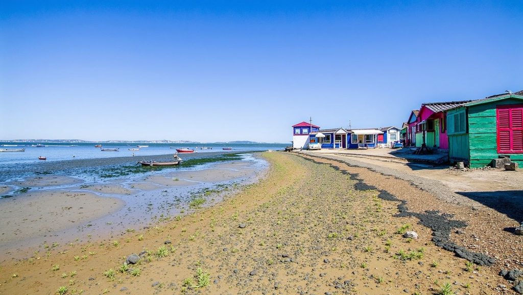 Agua y arena en Playa de la Casería, San Fernando