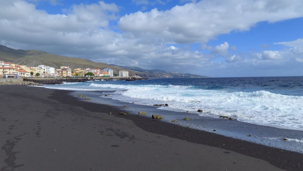 Arena volcánica de Playa de la Entrada, Candelaria (Tenerife)